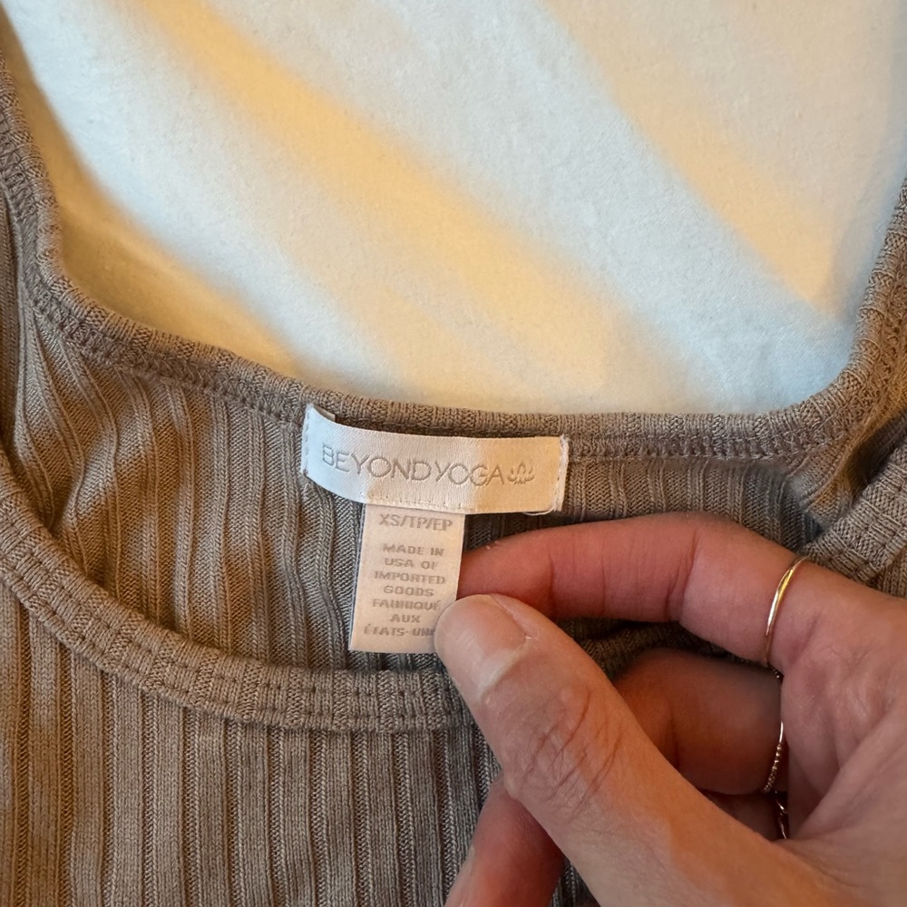 Beyond Yoga Well Traveled Set (Pants, Cardigan, Tank) - Picture 3 of 6
